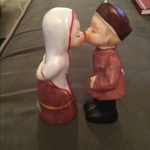 Napco japan salt pepper shakers russian kissing